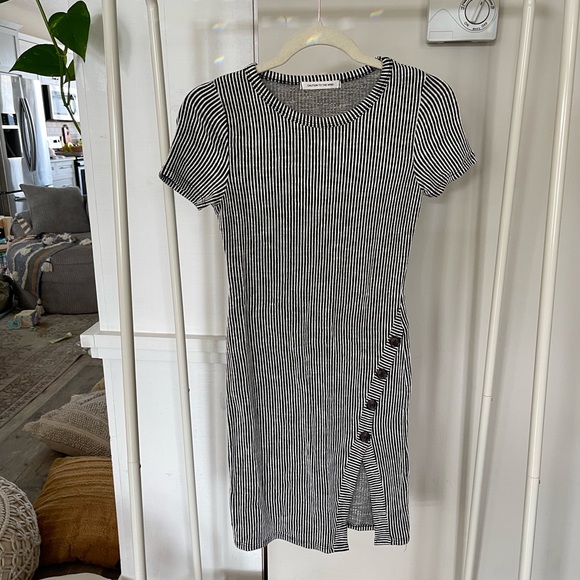 Asymmetrical striped mini dress - Picture 1 of 3